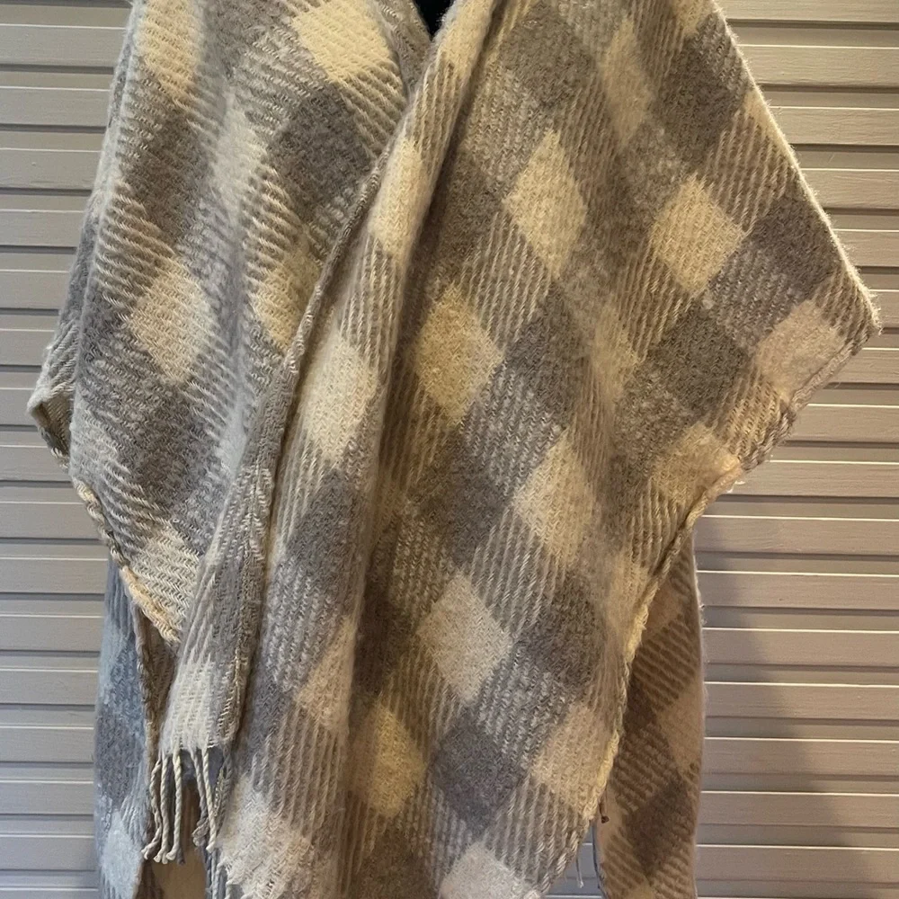 NWT Tan and Gray Lauren Conrad Fringe Knit Cape Poncho One Size - Picture 2 of 12